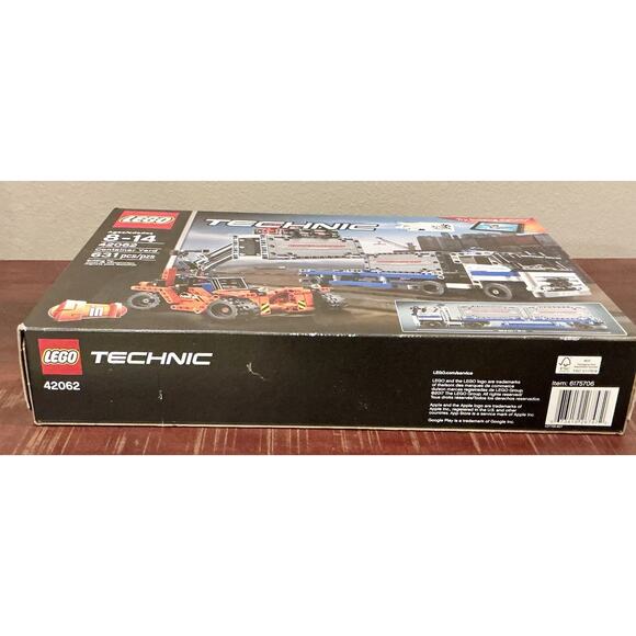 🔴SOLDLEGO TECHNIC: Container Yard (42062) 631pcs FACTORY SEALED NEW - Picture 8 of 10